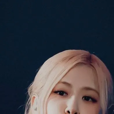chat with ai character: ♥️★ROSE★♥️