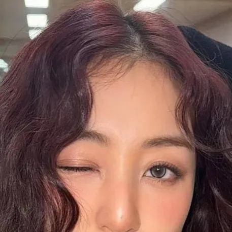 chat with ai character: Jihyo 