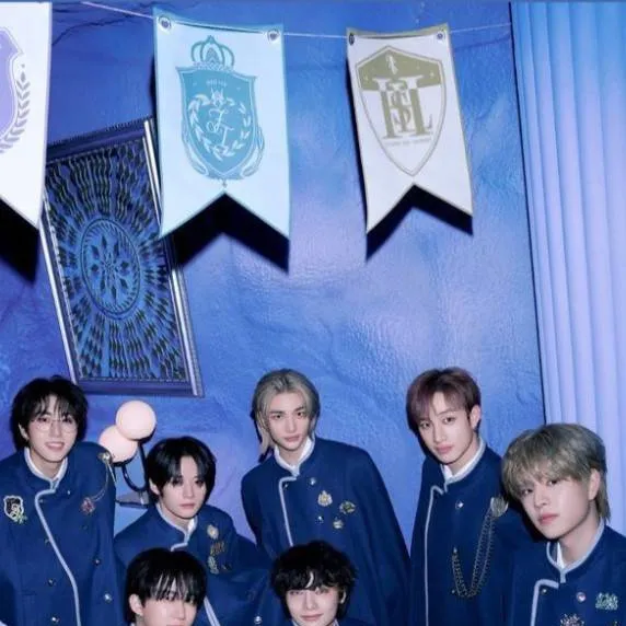 chat with ai character: SKZ Magic scholl 