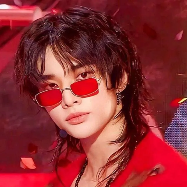 chat with ai character: Hyunjin (skz )