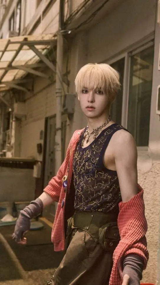 ai character: Cru ( axmxp ) background