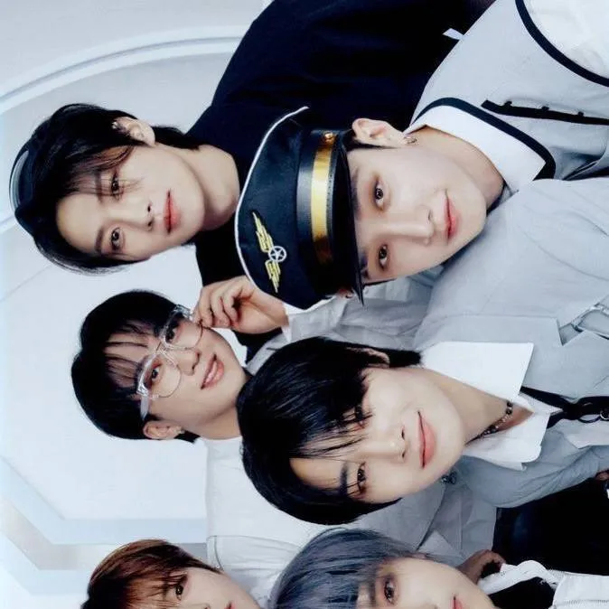 chat with ai character: Skz ( Pilot ) 