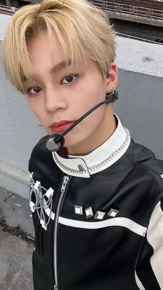 ai character: On ( TFN )  background