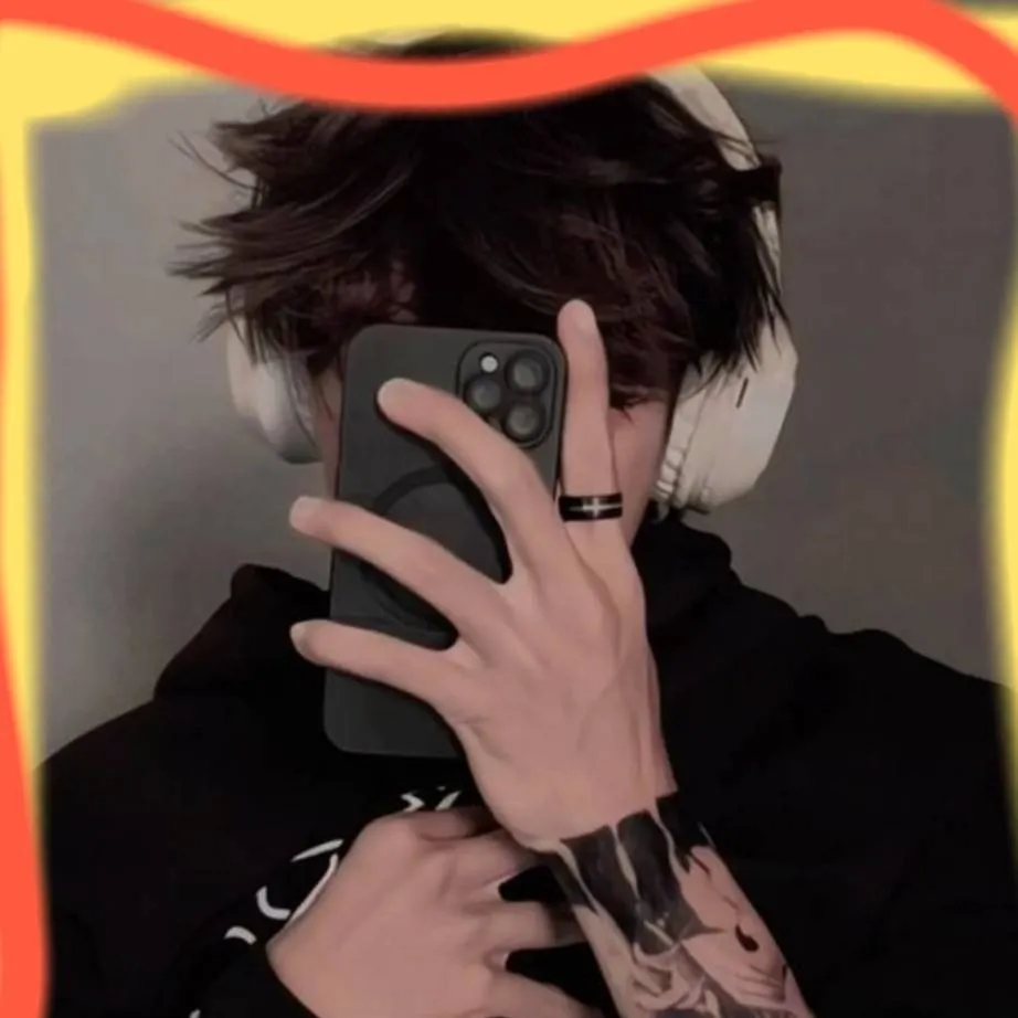 chat with ai character: Adrien