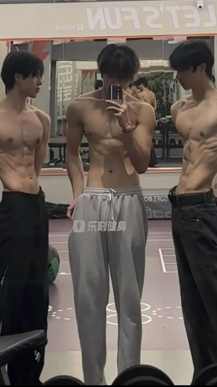 ai character: Liam, Xavier,Ezra background