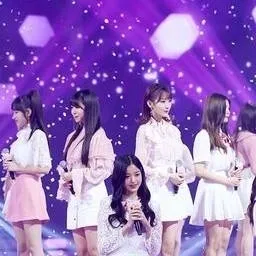 chat with ai character: Kpop survival show