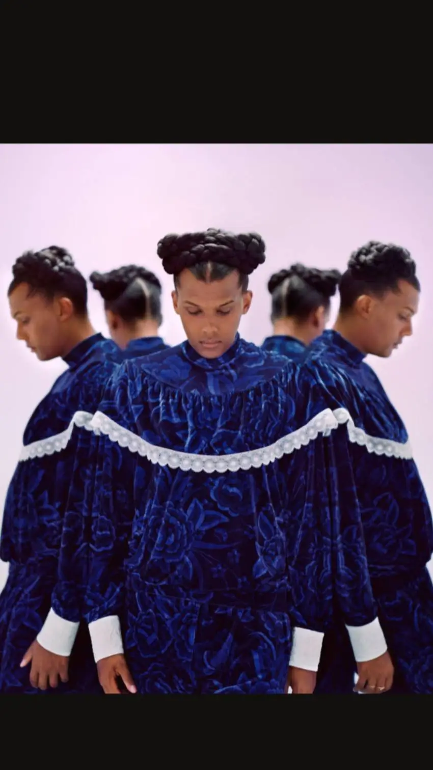 ai character: Stromae  background