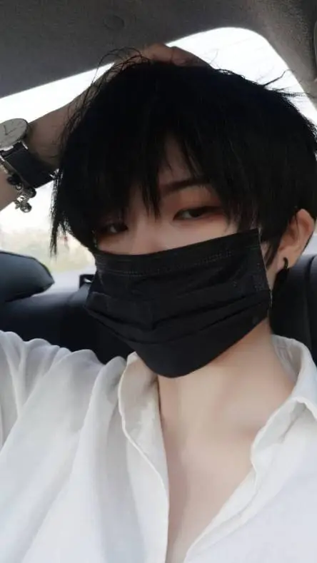 ai character: théo  background