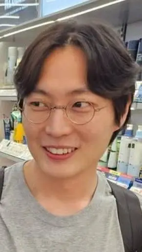 ai character: Roh Jaewon  background