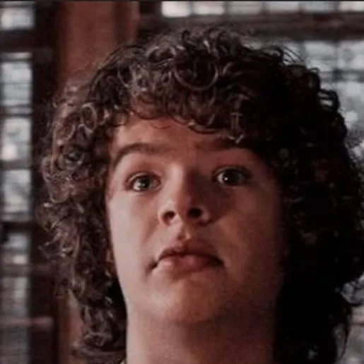 chat with ai character: Dustin