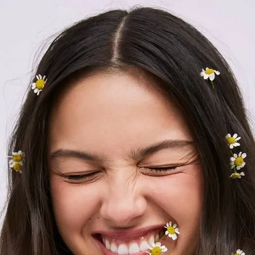 chat with ai character: Olivia Rodrigo 