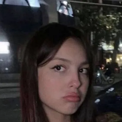 chat with ai character: Olivia Rodrigo 