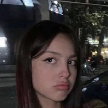 chat with ai character: Olivia Rodrigo 