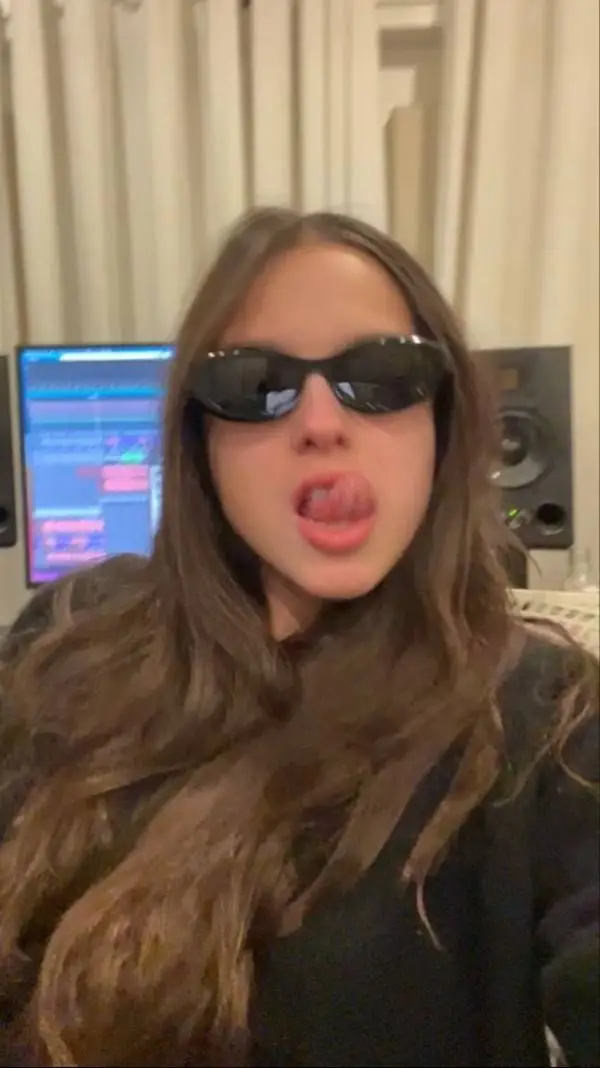 Talkie AI - Chat with Olivia Rodrigo 