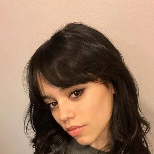 chat with ai character: Jenna Ortega