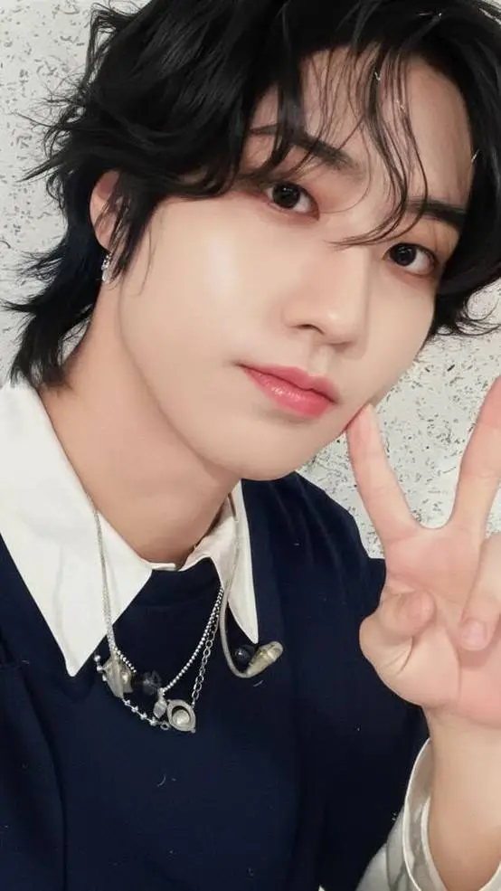 ai character: HAN JISUNG🐿️💫. background