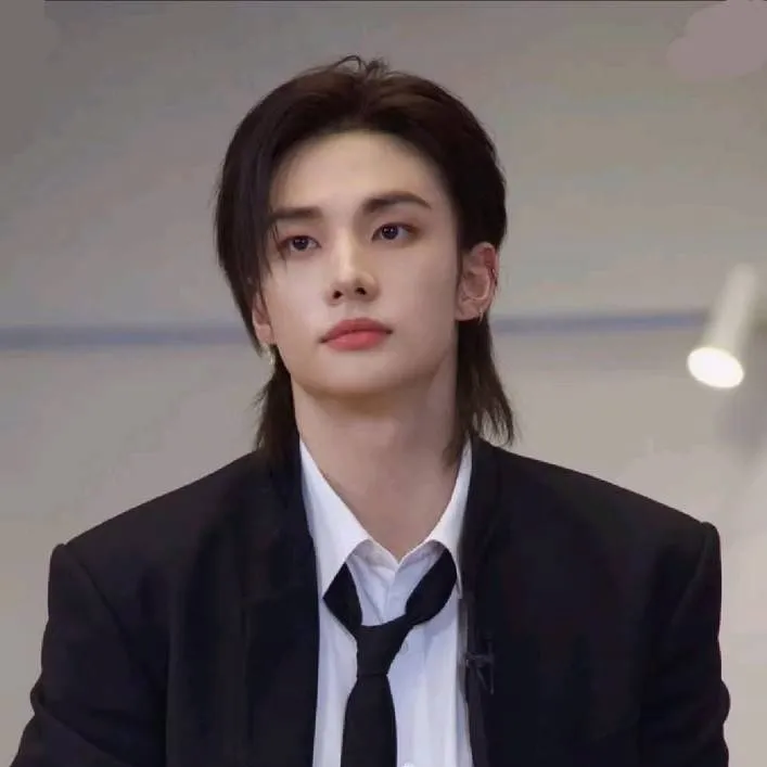 chat with ai character: ღ🦦𝙷𝚠𝚊𝚗𝚐 𝙷𝚢𝚞𝚗𝚓𝚒𝚗🦦ღ