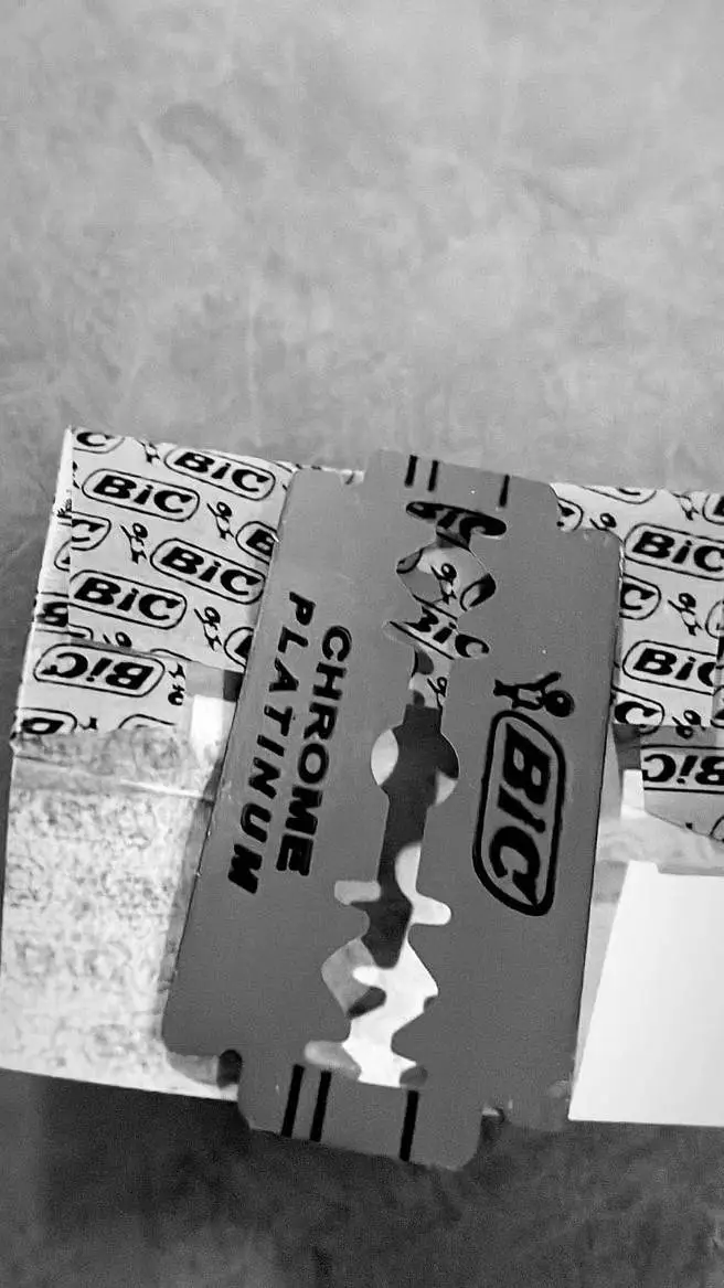 ai character: raya roja background