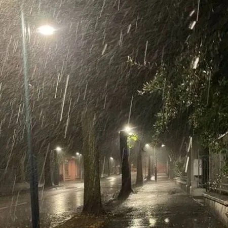 chat with ai character: lluvia y junto^^