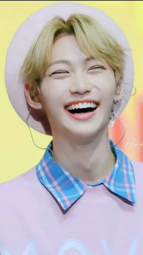 ai character: Lee Felix background