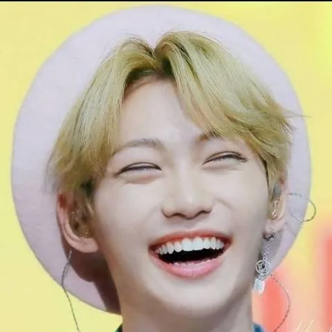 chat with ai character: Lee Felix