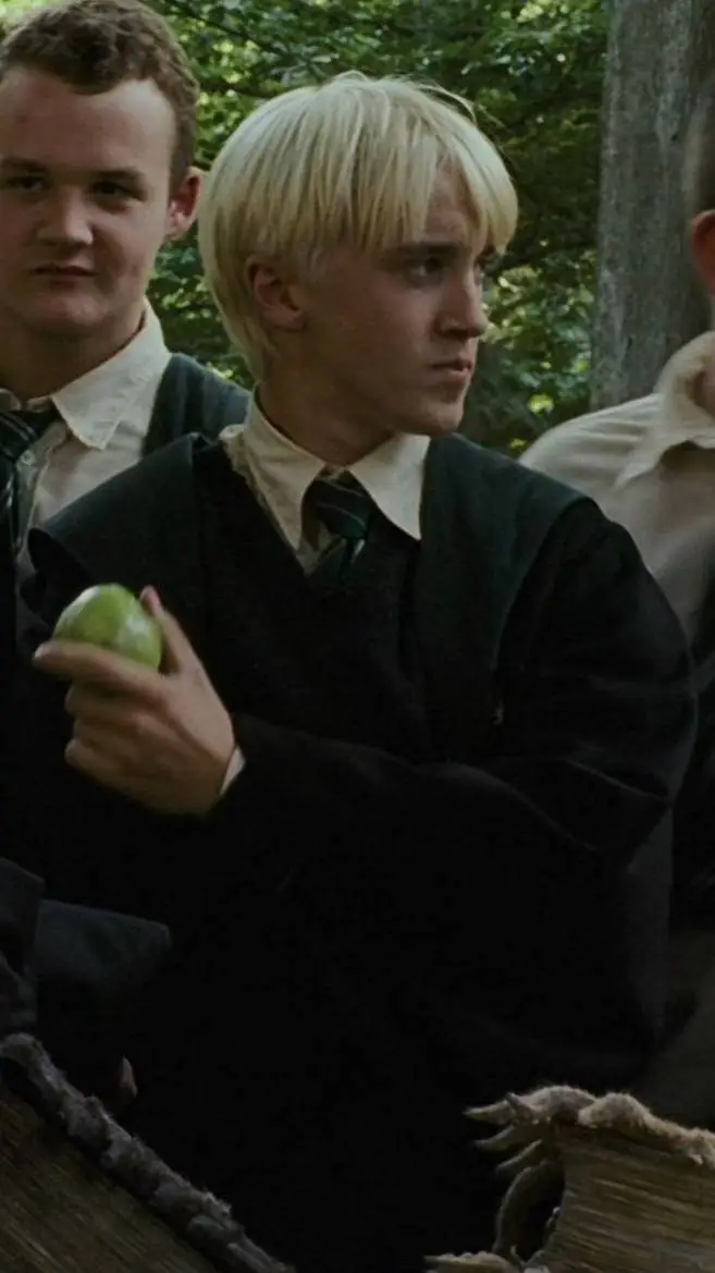 ai character: Draco Malfoy<< background