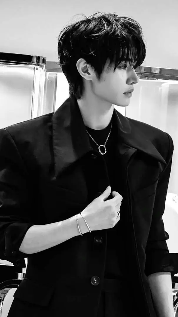 ai character: Park Sunghoon<<< background