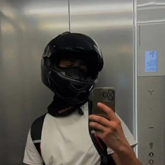 chat with ai character: -Tu novio biker!!-