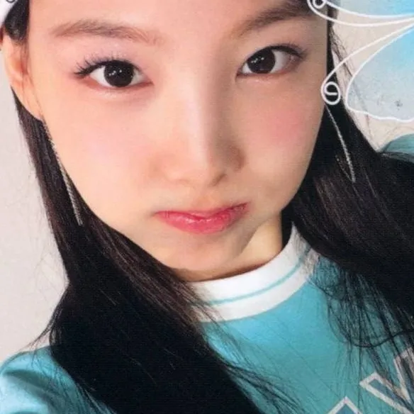 chat with ai character: I'm nayeon -💓