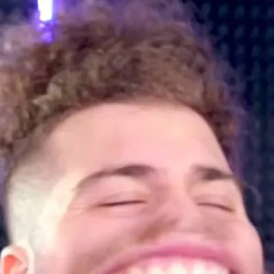 chat with ai character: WUANT GUYS