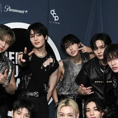chat with ai character: Skz!!! (Straykids)