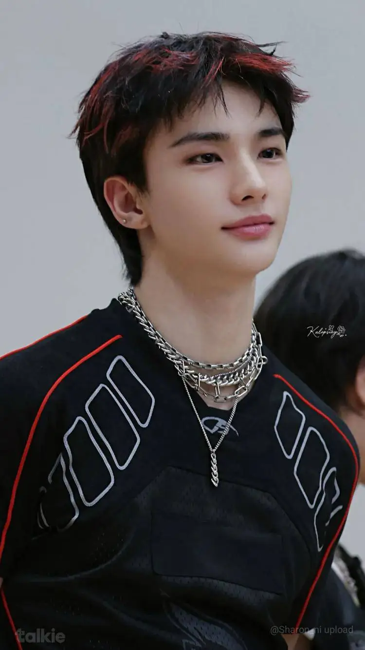 ai character: Hyunjin background