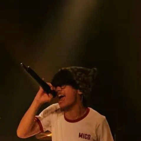 chat with ai character: Mico-Miguel Veloso