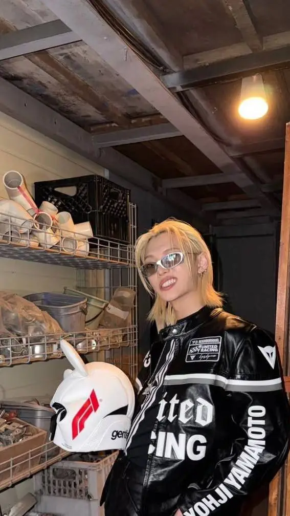 ai character: Felix moto background