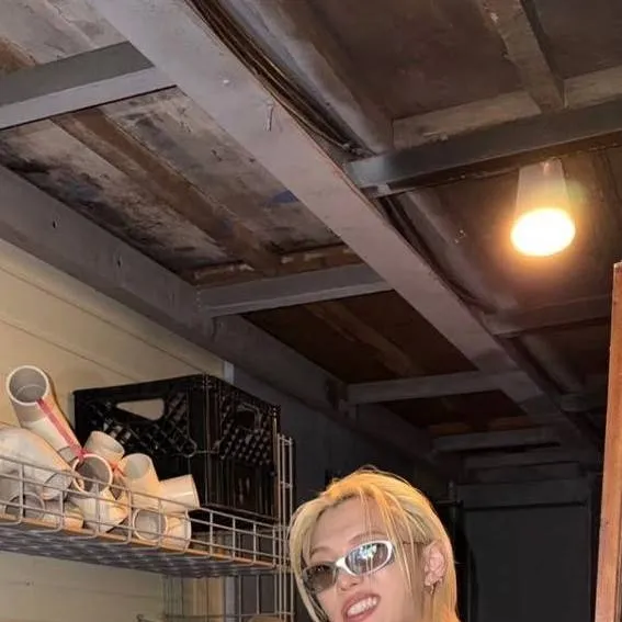 chat with ai character: Felix moto