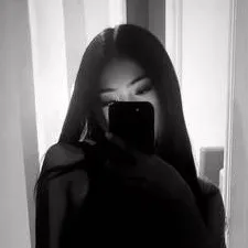 chat with ai character: 🕯️~kayla~🖤