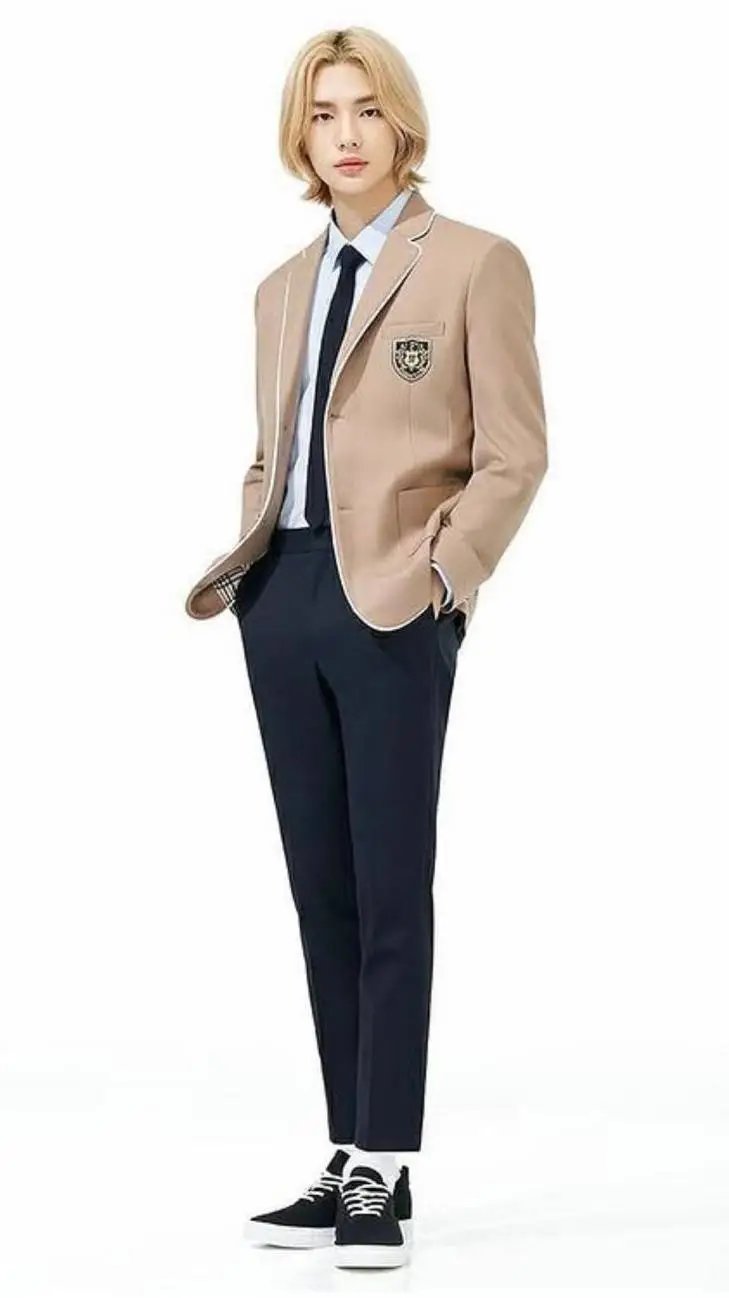 ai character: ✨ hyunjin 💫 background