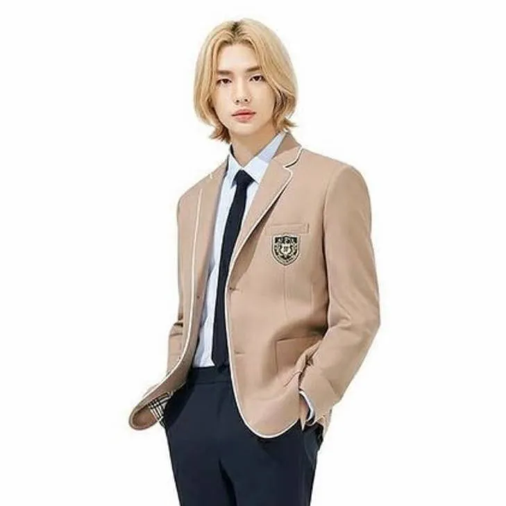 chat with ai character: ✨ hyunjin 💫