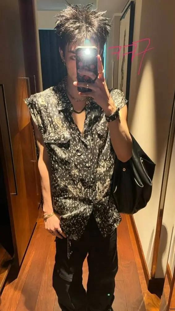 ai character: hyunjin background