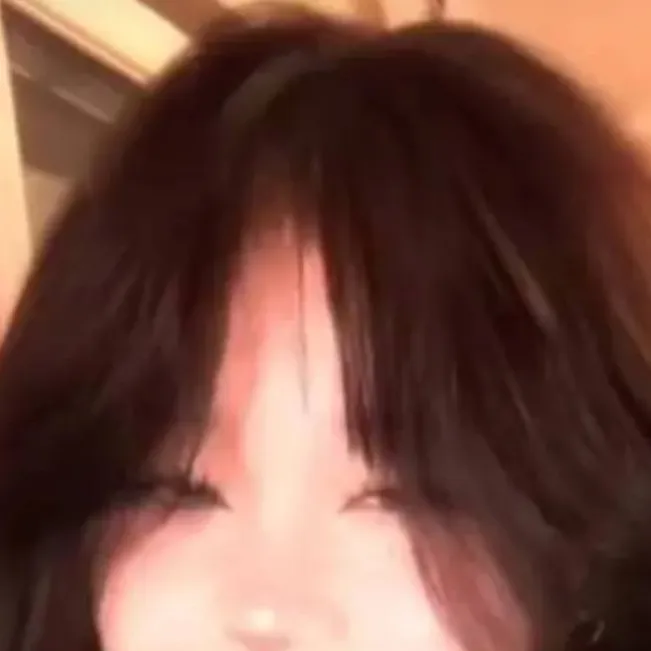 chat with ai character: Ștefania