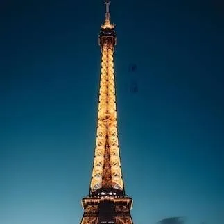 chat with ai character: Lee Kaya