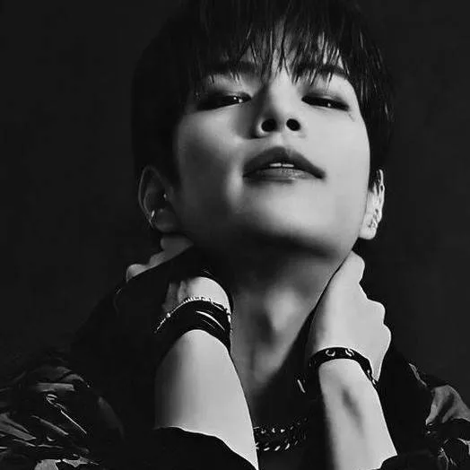 chat with ai character: Kim Seungmin