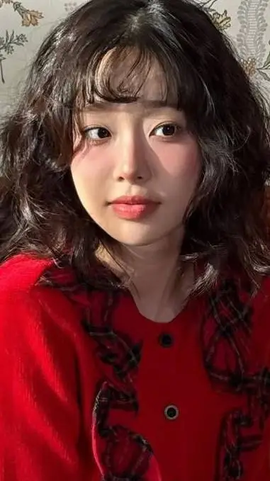 ai character: Chuu background