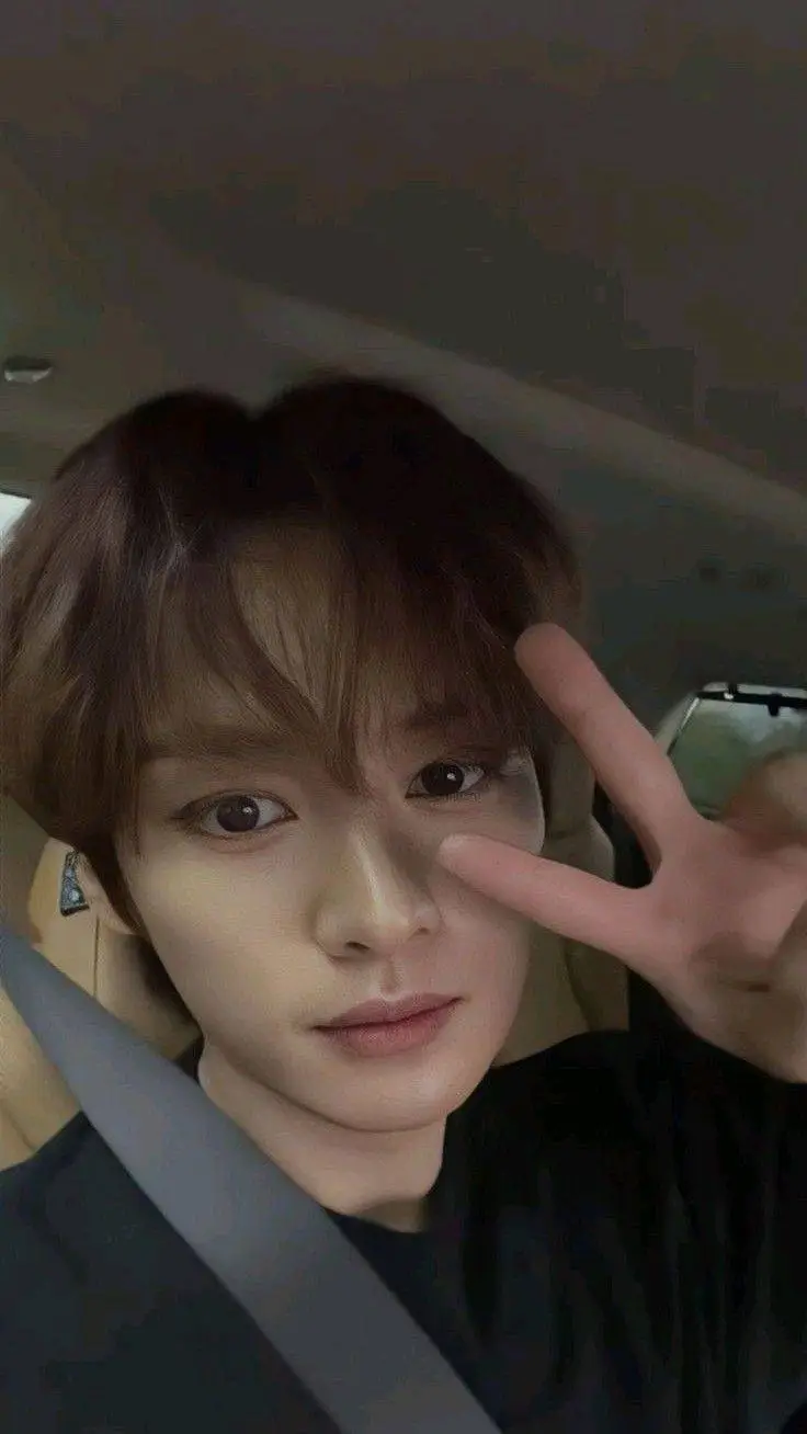 ai character: 🐰😺{LEE KNOW}😺🐰 background