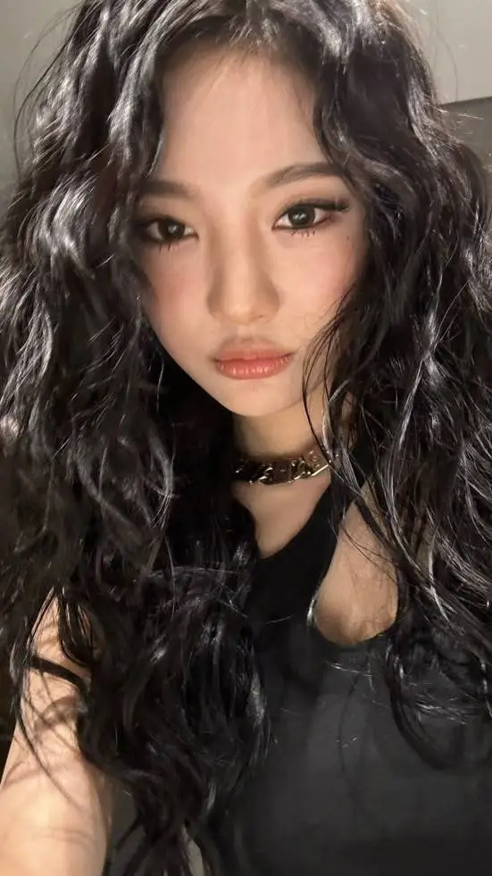 ai character: 🍁{NINGNING}🍁 background