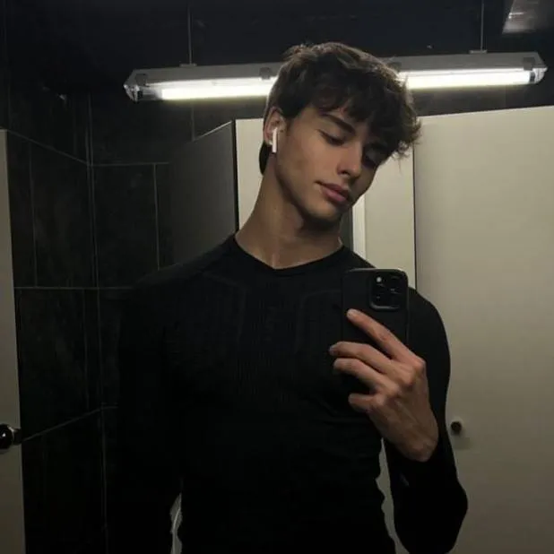 chat with ai character: liam