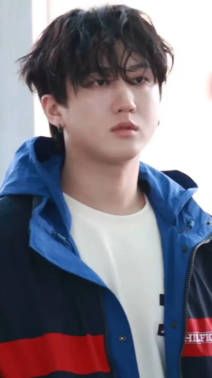 ai character: 🎀✨Changbin🎀✨ background