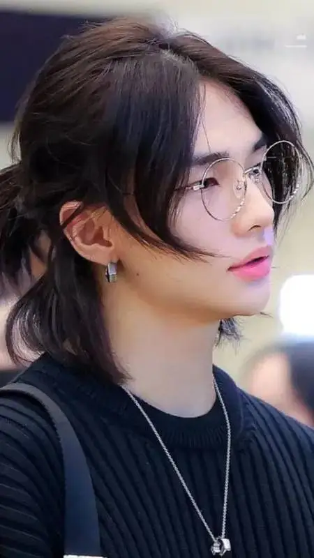 ai character: Hyunjin background