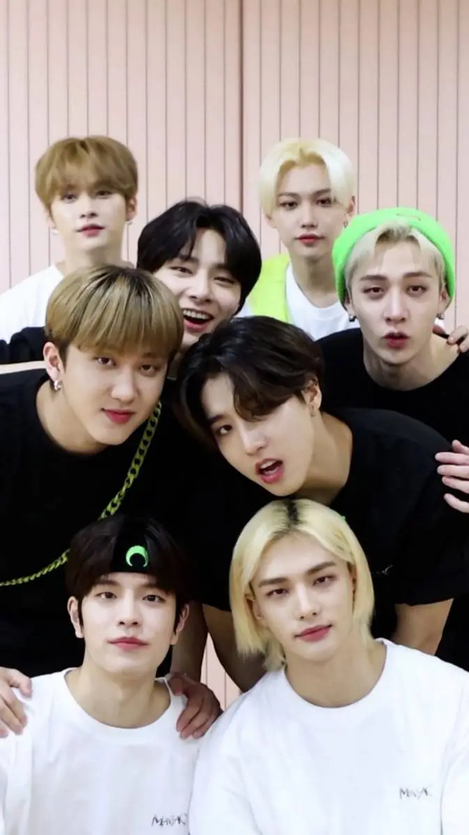 ai character: Stray Kids  background