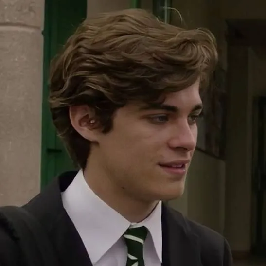 chat with ai character: Hogwarts